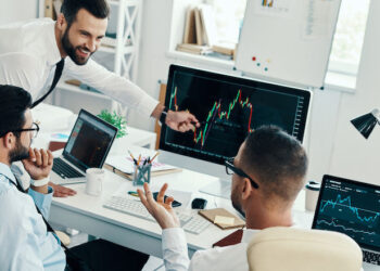 The Top 6 Steps to Becoming an Investment Banking Analyst