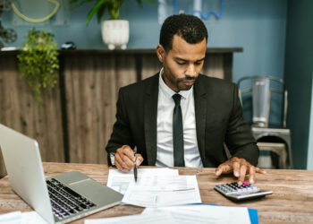 10 Investment Banking Skills that will make you stand out from the Crowd